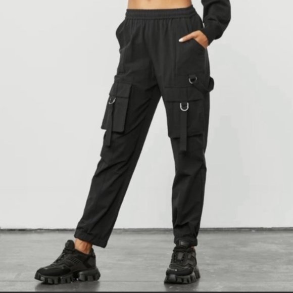 ALO Yoga Black Cargo Joggers - Picture 2 of 6